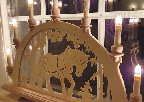 Original erzgebirgischer Schwibbogen / Lichterbogen mit Pferd - Kaltblut beim Holzrücken