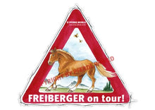 Laden Sie das Bild in den Galerie-Viewer, Aufkleber Freiberger mit Stehmähne on Tour für Pferdeanhänger