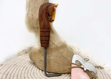 Handgeschnitzter Hufkratzer aus Hartholz - No. 3 Unikat