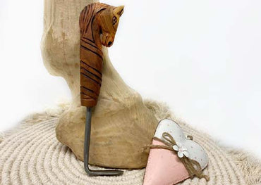 Handgeschnitzter Hufkratzer aus Hartholz - No. 4 Unikat