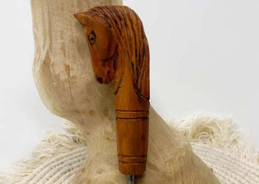 Handgeschnitzter Hufkratzer aus Hartholz - No. 6 Unikat