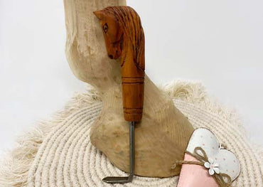 Handgeschnitzter Hufkratzer aus Hartholz - No. 6 Unikat
