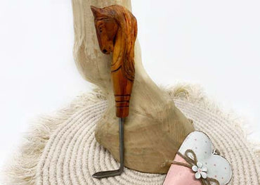 Handgeschnitzter Hufkratzer aus Hartholz - No. 9  Unikat