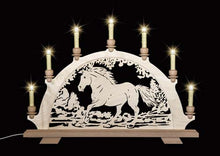 Laden Sie das Bild in den Galerie-Viewer, Original erzgebirgischer Schwibbogen / Lichterbogen mit Pferd - Freizeitpferd