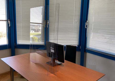 Hygieneschutzwand - Spuck- und Niesschutz aus Plexiglas zum Schutz des Personals