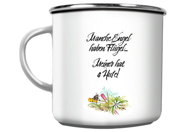 Weiße Emaille-Tasse mit Springpferd auf der Vorderseite und Spruch auf der Rückseite